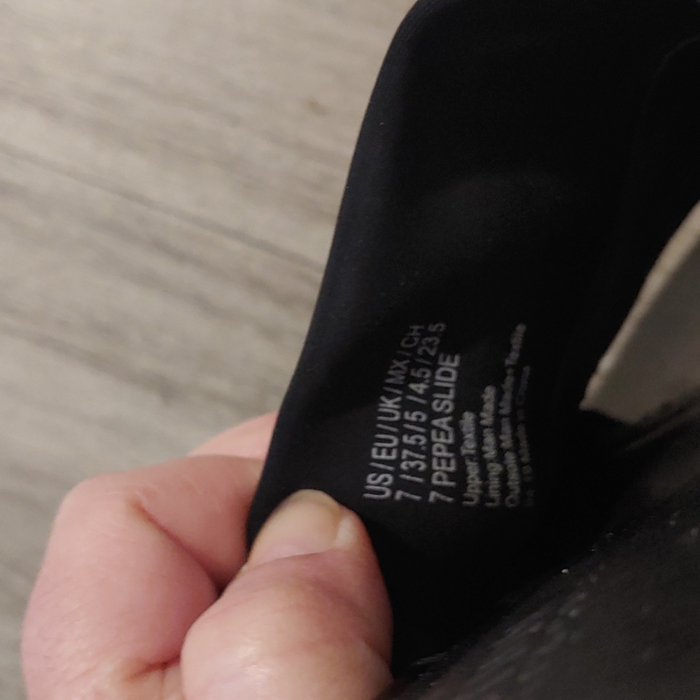 Kenneth Cole Slides - Picture 9 of 11